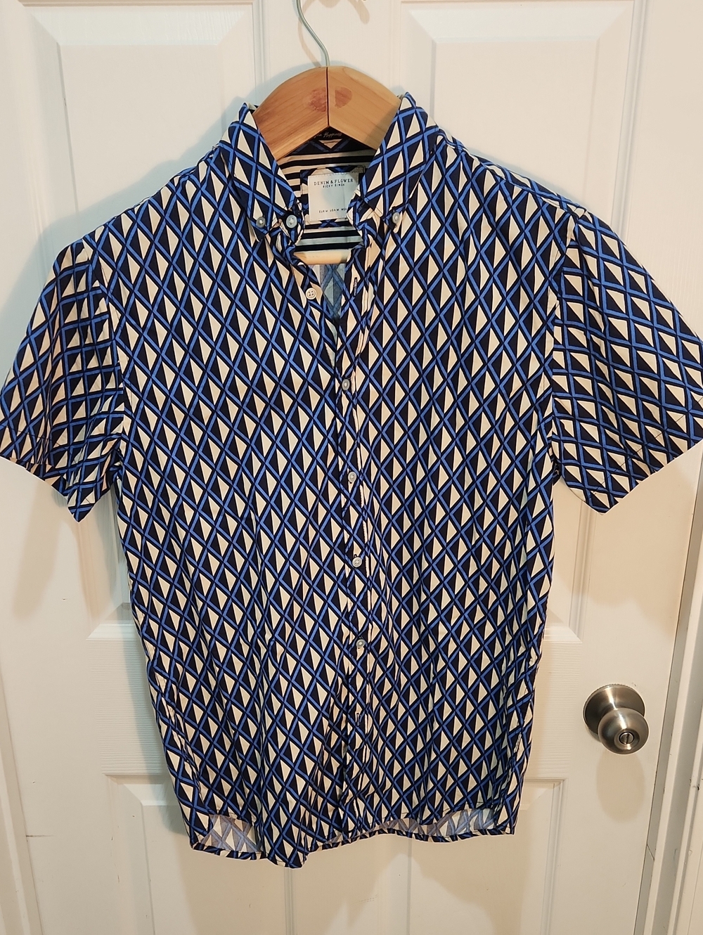 Denim & Flower Blue and White Diamond-Print Short Sleeve Button-Down